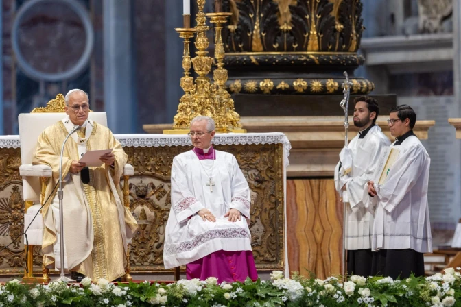 El Papa León XIV mientras pronuncia la homilía