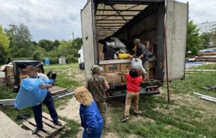 Camión en Ucrania Crédito: Vatican Media