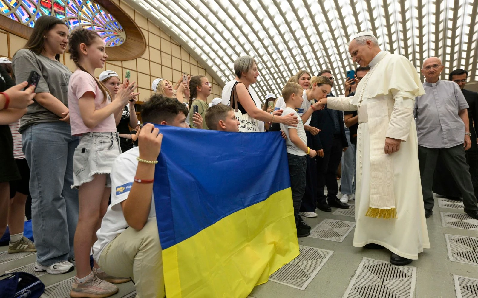 El Papa León junto a los 300 niños acogidos por Cáritas Italia durante el verano?w=200&h=150