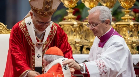 El Papa impuso el palio en total a 54 arzobispos