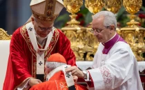 El Papa impuso el palio en total a 54 arzobispos