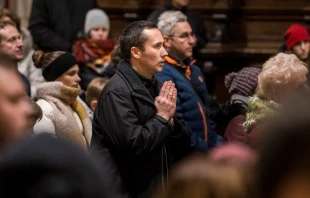 Fieles ddel Arzobispado de Olomouc (República Checa) en una Misa Crédito: cortesía del Arzobispado de Olomouc (República Checa)