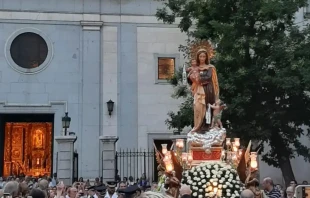 Comienza la procesión de la Virgen del Carmen a las puertas de la parroquia de Chamberí Crédito: Cortesía de la Cofradía de la Virgen del Carmen de Chamberí
