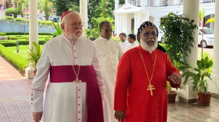 Mons. Gallagher junto al Cardenal Baselios Cleemis en su visita a la India