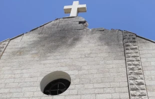 La iglesia de la Sagrada Familia de Gaza tras el ataque Crédito: Cáritas Jerusalén
