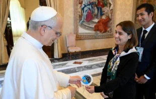 El Papa León XIV saluda a los jóvenes astrónomos este lunes en el Vaticano Crédito: Vatican Media