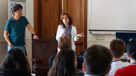 Almudena Alonso-Herrero ha seguido el rastro de las galaxias estudiando en la Universidad Complutense de Madrid y en Oxford, Arizona y Hertfordshire.