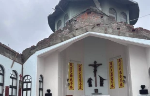 Más de diez iglesias católicas resultaron gravemente dañadas—desde puertas y ventanas destrozadas hasta techos arrancados. Crédito: Conferencia Regional China de los Obispos de Taiwán —conocida por sus siglas CRBC (Chinese Regional Bishops’ Conference)