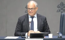 El alcalde de Roma y Comisario Extraordinario para el Jubileo, Roberto Gualtieri, durante la rueda de prensa en el Vaticano