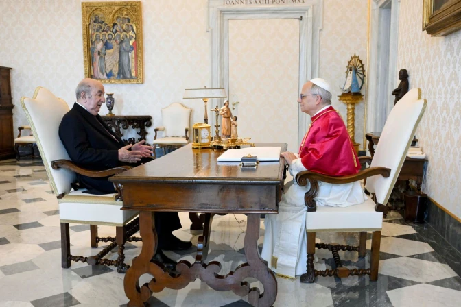 El encuentro tuvo lugar en la Biblioteca Apostólica del Vaticano