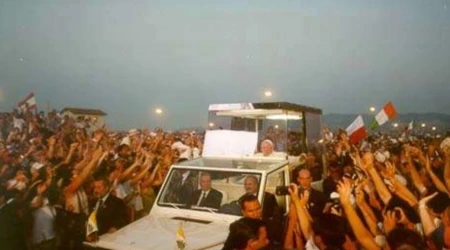 San Juan Pablo II, EN papamóvil entre el entusiasmo de dos millones de jóvenes - Foto Osservatore Romano