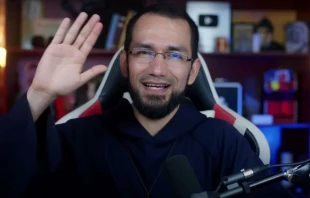 El P.Byron Cadmen tiene 34 años y se define como un sacerdote millennial Crédito: Cortesía P.Byron Cadmen,