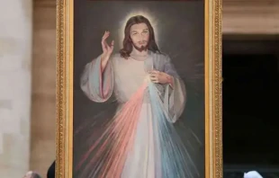 Un cuadro con la imagen de la Divina Misericordia en el Vaticano. Crédito: ACI Prensa