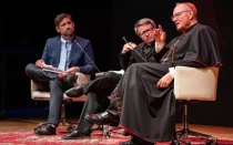 El Cardenal Timothy Dolan se dirige a la multitud reunida en la Universidad de Fairfield el 5 de septiembre de 2025.