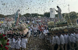 El encuentro de la Virgen Milagrosa y Jesús de la Divina Misericordia en Maracaibo (Venezuela) el domingo 7 de abril. Crédito: @mariacaminoajesus y @fotodepaz