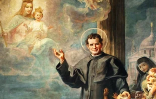 Don Bosco colocando a todos bajo la protección de María Auxiliadora. Crédito: ANS Salesianos.