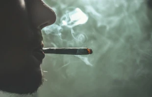 Arzobispo recuerda: El “supuesto bien” que hace un narcotraficante no lo exime de culpa. Imagen referencial. Crédito: Gras Grün / Unsplash