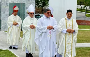 Misa celebrada en el  Panteón Metropolitano de Guayaquil por los bebés abortados y los niños muertos sin Bautismo Cortesía