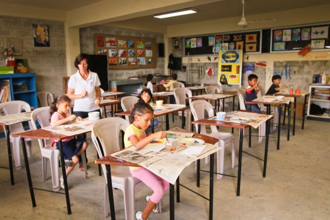 Niños en escuela de Guayaquil