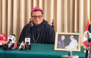Mons. Edinson Farfán, Obispo de Chiclayo (Perú), en la conferencia de prensa realizada el viernes 9 de mayo de 2025. Crédito: Diego López Marina / ACI Prensa.