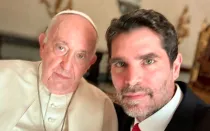 El Papa Francisco y Eduardo Verástegui en el Vaticano