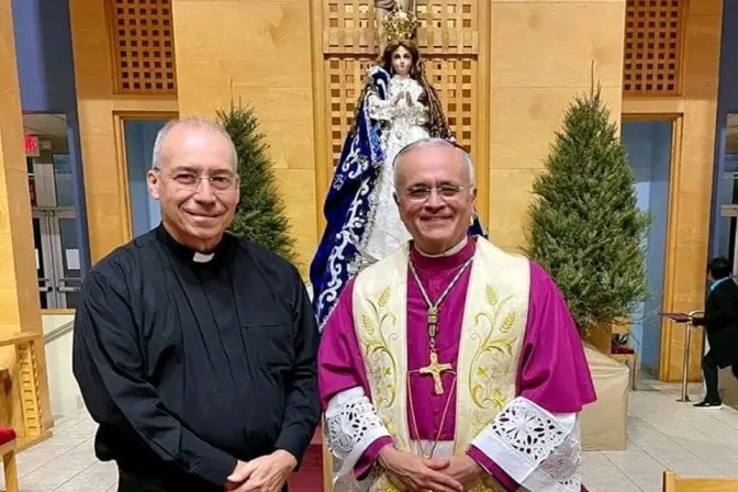 P. Edwing Román y Mons. Silvio Báez 03092025