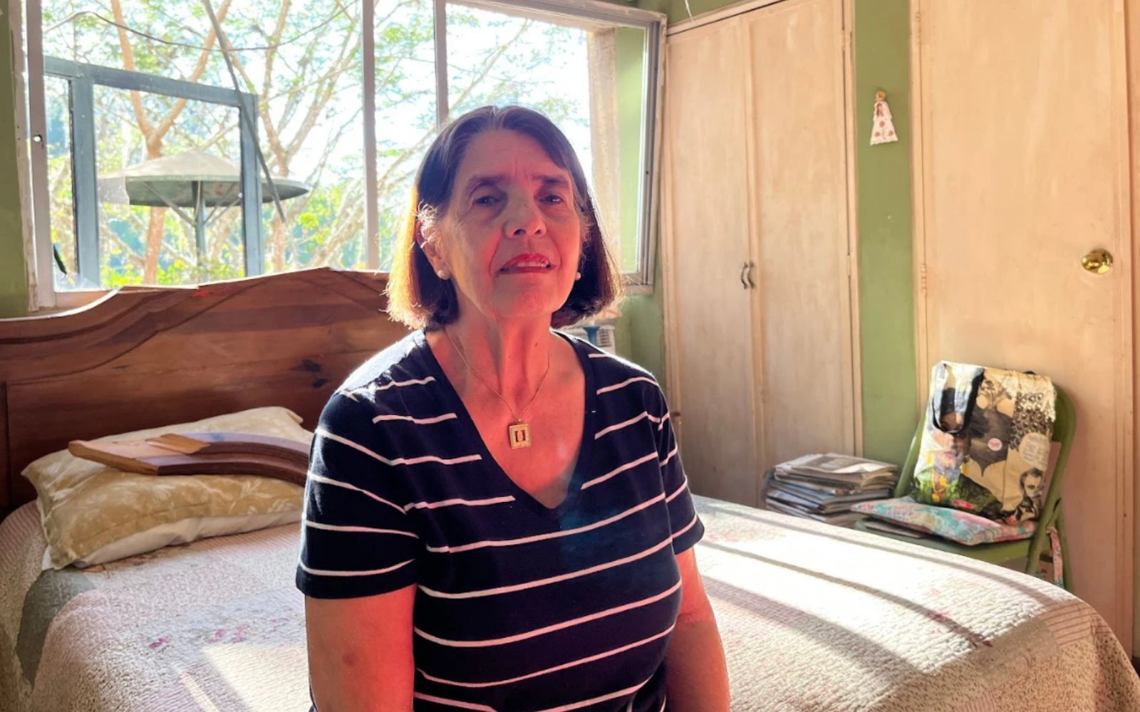 La señora Elena Berti en su habitación, destruida por el impacto de la bomba.?w=200&h=150