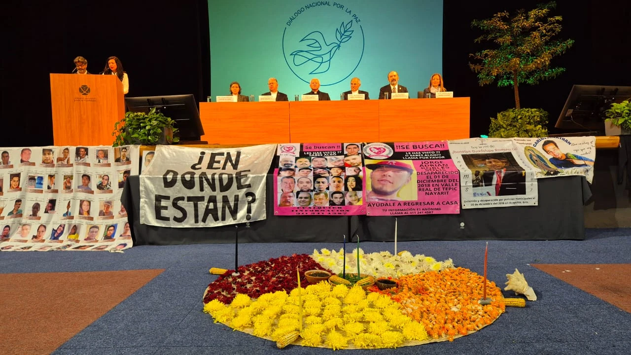 El escenario desde donde se dieron las ponencias del Encuentro Nacional por la paz, en el ITESO de Guadalajara. Crédito: Belén Zapata / ACI Prensa.