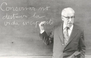 “Movido por su fe y un deseo de solidaridad”, creó y se involucró en muchas iniciativas por la vida, siempre en beneficio de futuras madres, de huérfanos y de niños de la calle. Crédito: Prelatura del Opus Dei / Flickr