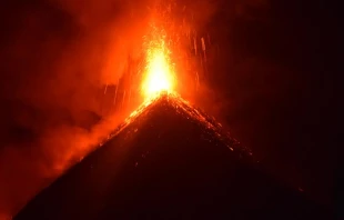 Erupciu00f3n del Volcu00e1n de Fuego / Foto: Flickr leo.tisseau (CC BY-ND 2.0) 