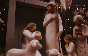 A partir del 8 de diciembre y hasta febrero de 2024, los católicos podrán recibir indulgencia plenaria si rezan frente a una escena de la Natividad en una iglesia franciscana Crédito: Dan Kiefer / Unsplash