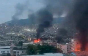 Escenas aéreas del operativo policial realizado el 28 de octubre en Río de Janeiro (Brasil). Crédito: Captura de video.