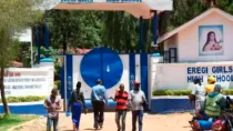 Entrada de la escuela secundaria femenina Santa Teresa Eregi, de la Diócesis de Kakamega (Kenia)