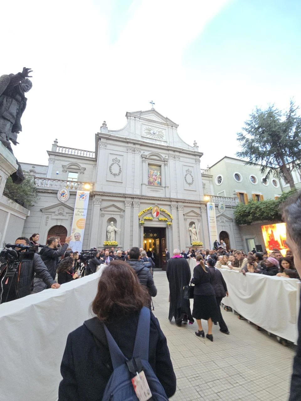 Exteriores de la Catedral del Espíritu en Estambul. Crédito: Aigav