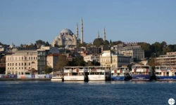 Estambul, Turquía. La histórica Iglesia de Santa Sofía (hoy mezquita) se observa al fondo.