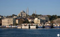 Estambul, Turquía. La histórica Iglesia de Santa Sofía (hoy mezquita) se observa al fondo.