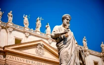 Estatua de San Pedro en la Ciudad del Vaticano.
