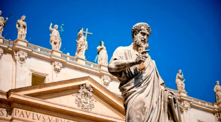 Estatua de San Pedro en la Ciudad del Vaticano.