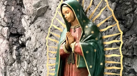 Estatua de la Virgen de Guadalupe
