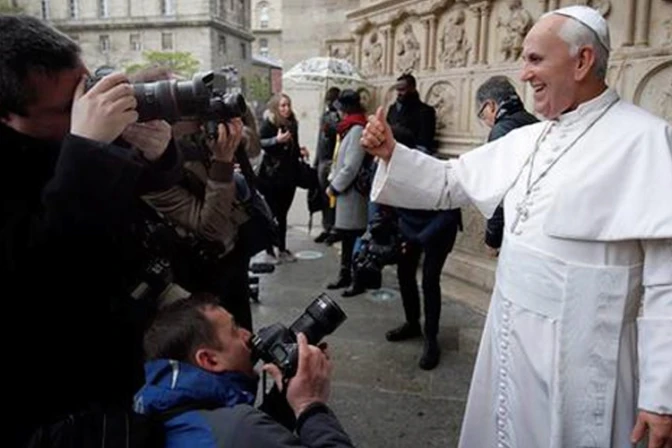 Museo parisino estrena estatua de cera del Papa Francisco