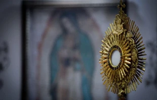 Santísimo Sacramento expuesto para adoración eucarística. Crédito: Cathopic.