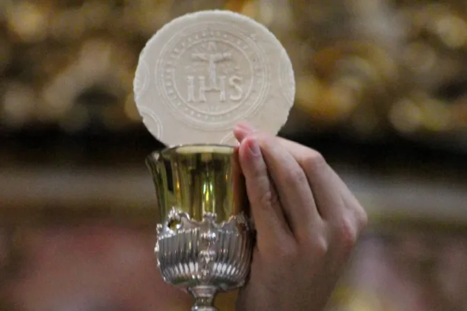 Obispo: La Eucaristía es “provocación permanente” a ofrecer la vida sirviendo a los demás