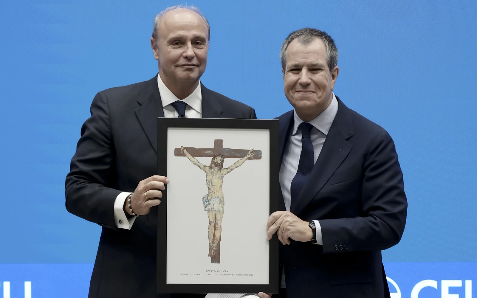 José Carlos González-Hurtado recibe el premio Artes en la Imagen de Religión en Libertad de manos de su fundador, Álex del Rosal.?w=200&h=150