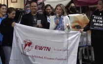 Ximena Izquierdo junto a líderes provida.