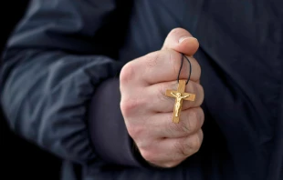 Imagen referencial de un exorcismo. Crédito: Serhii Ivashchuk / Canva