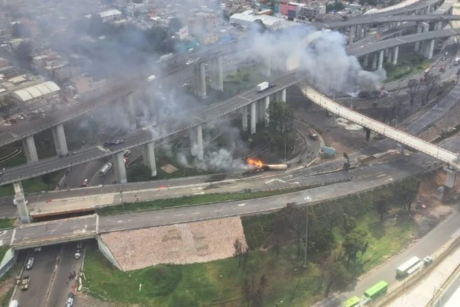 Explosión de camión cisterna de gas en Ciudad de México