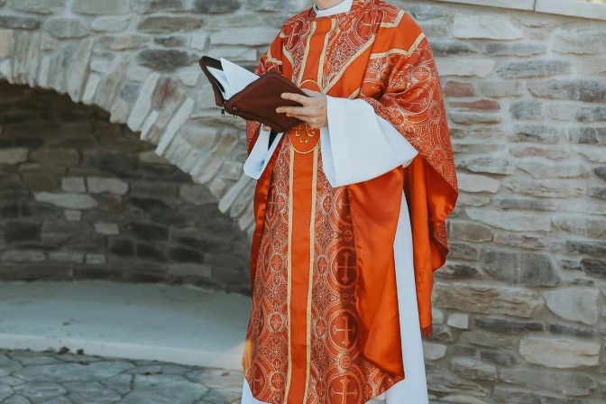 Alertan sobre falso sacerdote jesuita que pide dinero en Ciudad de México