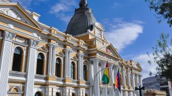 Fachada de la Asamblea Legislativa Plurinacional de Bolivia.