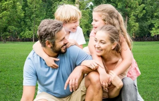 Imagen referencial de una familia. Crédito: Canva Pro