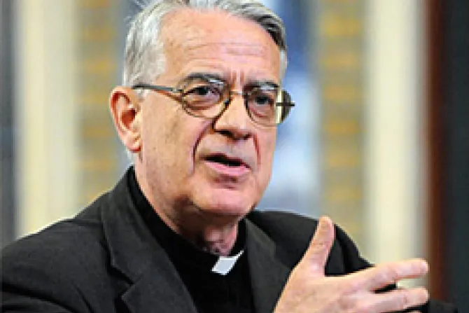 P. Lombardi: Ni el Papa ni el Secretario de Estado han recibido carta de miembros de Pontificia Academia para la Vida